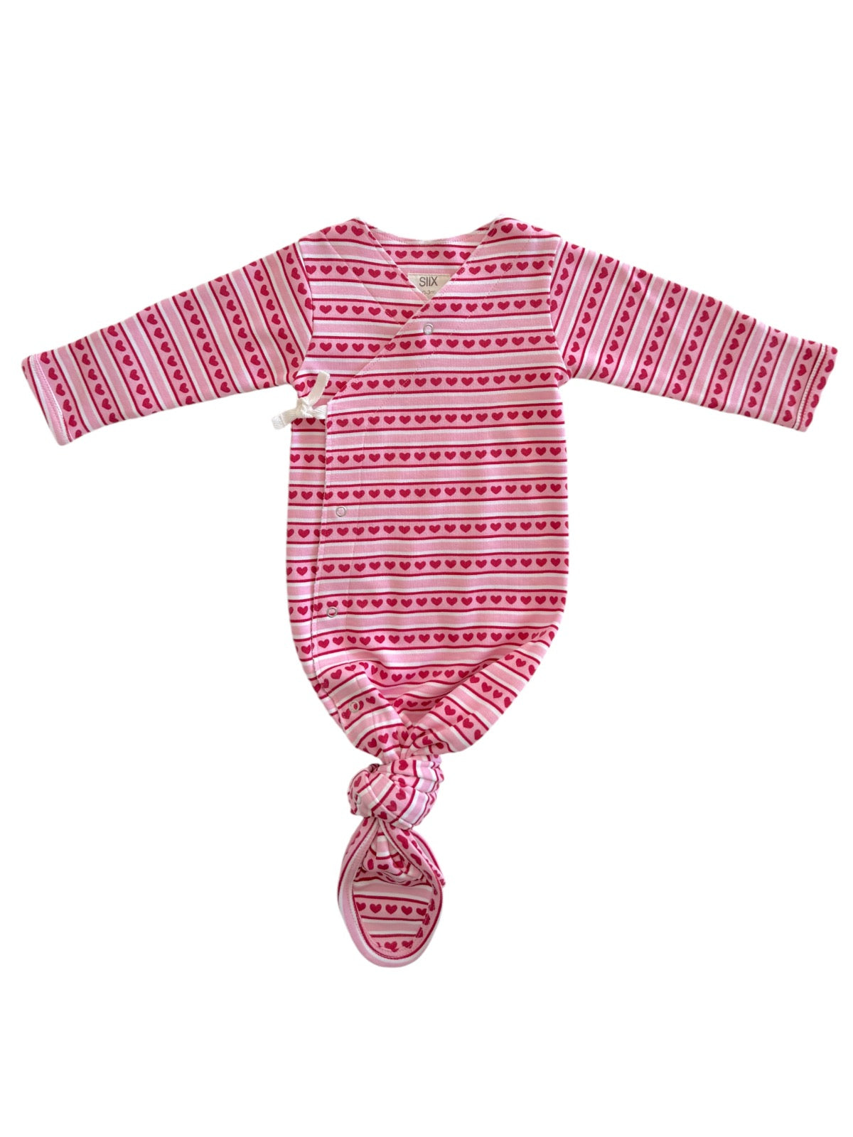 Baby sleep sack in pink with heart patterns, featuring long sleeves and a knotted bottom for easy diaper changes.