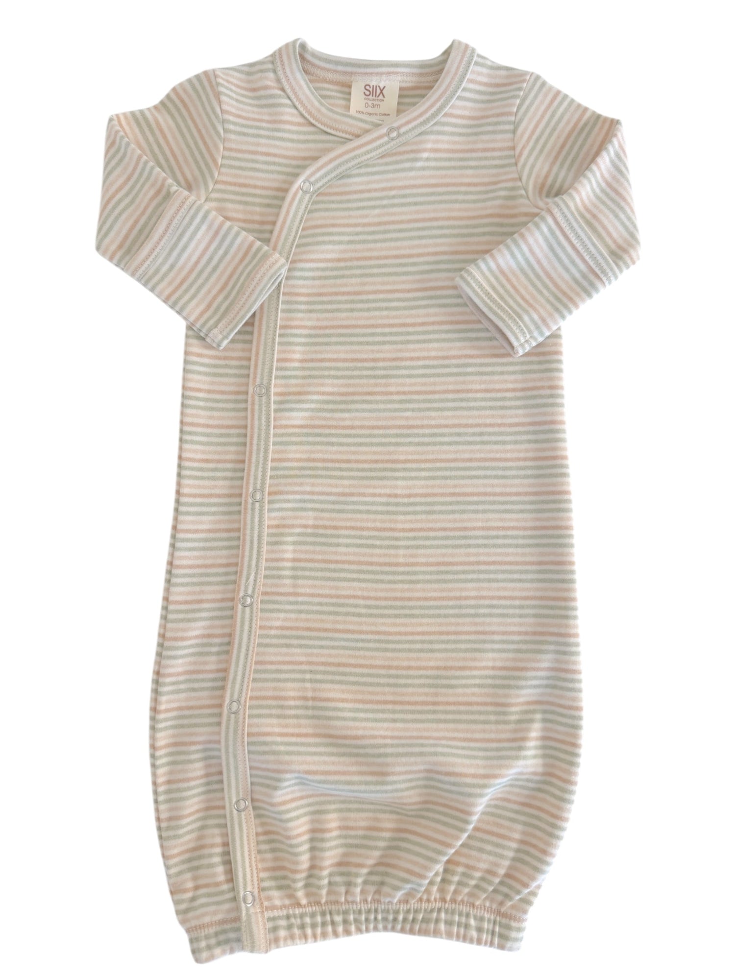 Lightly striped baby gown with long sleeves and snap buttons for easy dressing. Ideal for newborns.