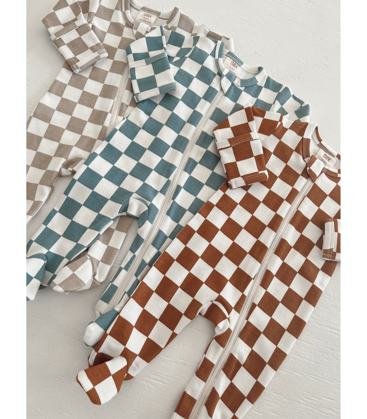 Blueberry Muffin Checkerboard / Organic Zip Footie