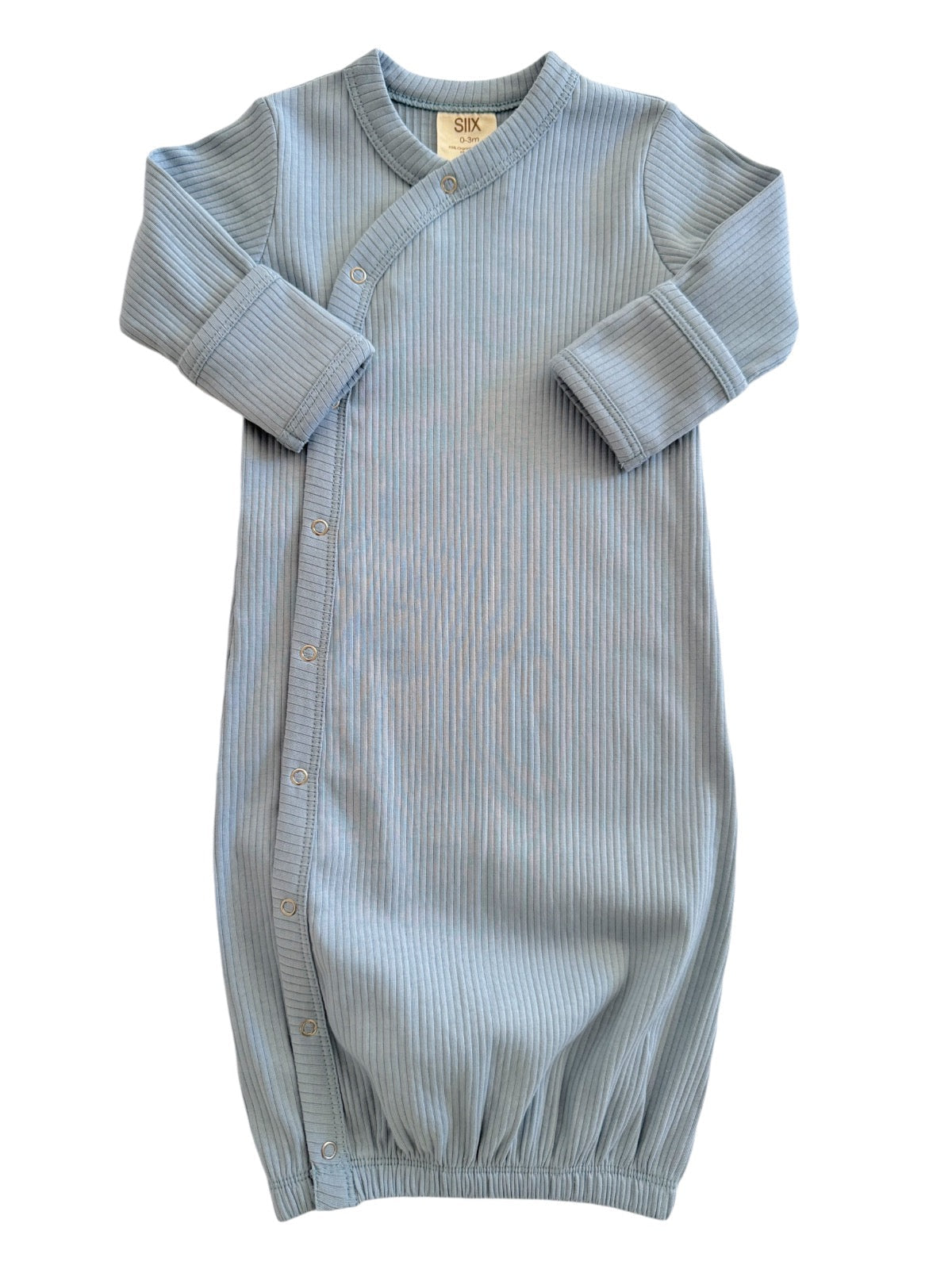 Light blue ribbed infant gown with long sleeves and snap buttons, ideal for comfortable sleepwear.