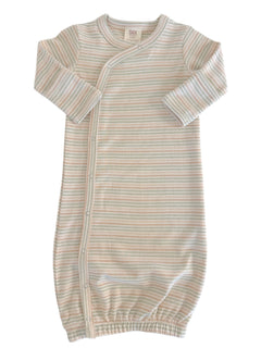 Lightly striped baby gown with long sleeves and snap buttons for easy dressing. Ideal for newborns.