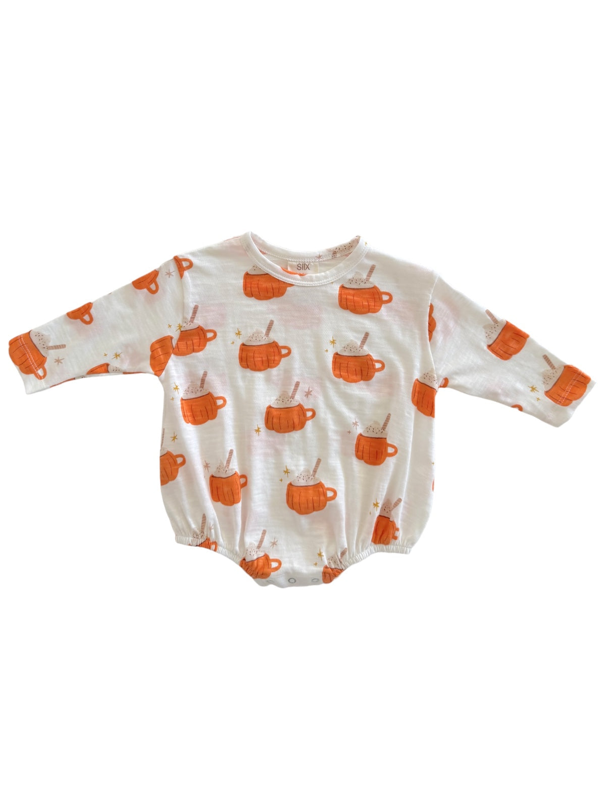 White baby onesie with orange mug patterns, featuring stars and wooden spoons. Ideal for children's apparel.
