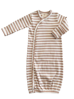 Striped baby gown in soft brown and white, featuring a button closure and long sleeves. Ideal for newborns.